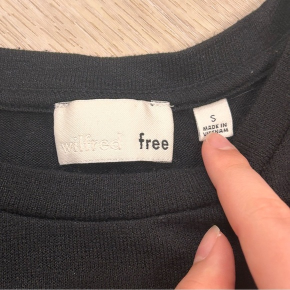 Wilford Free Aritzia twist front crop T-shirt black - Picture 4 of 8